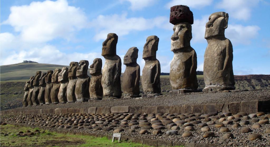 Moai，智利的石头整体雕像