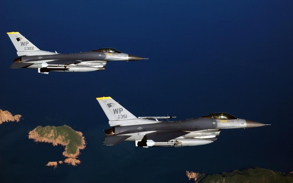 F-18大黄蜂战斗机在岛上
