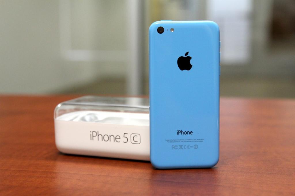 新的蓝色Iphone 5C和包装
