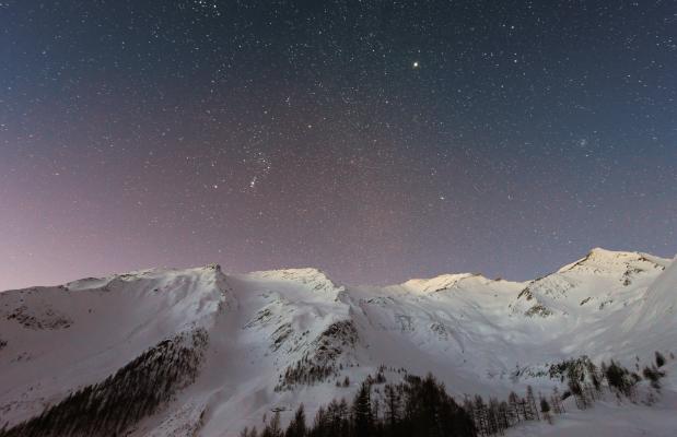 雪山唯美神秘星空夜景图片